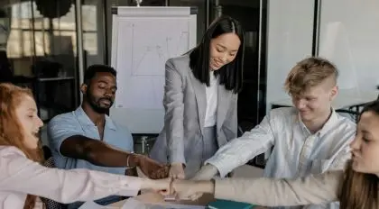 Weighing the pros and cons of an employee discount program